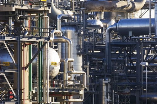 上半年化工原料生產超額完成計劃，材料科學研究助力產能提升